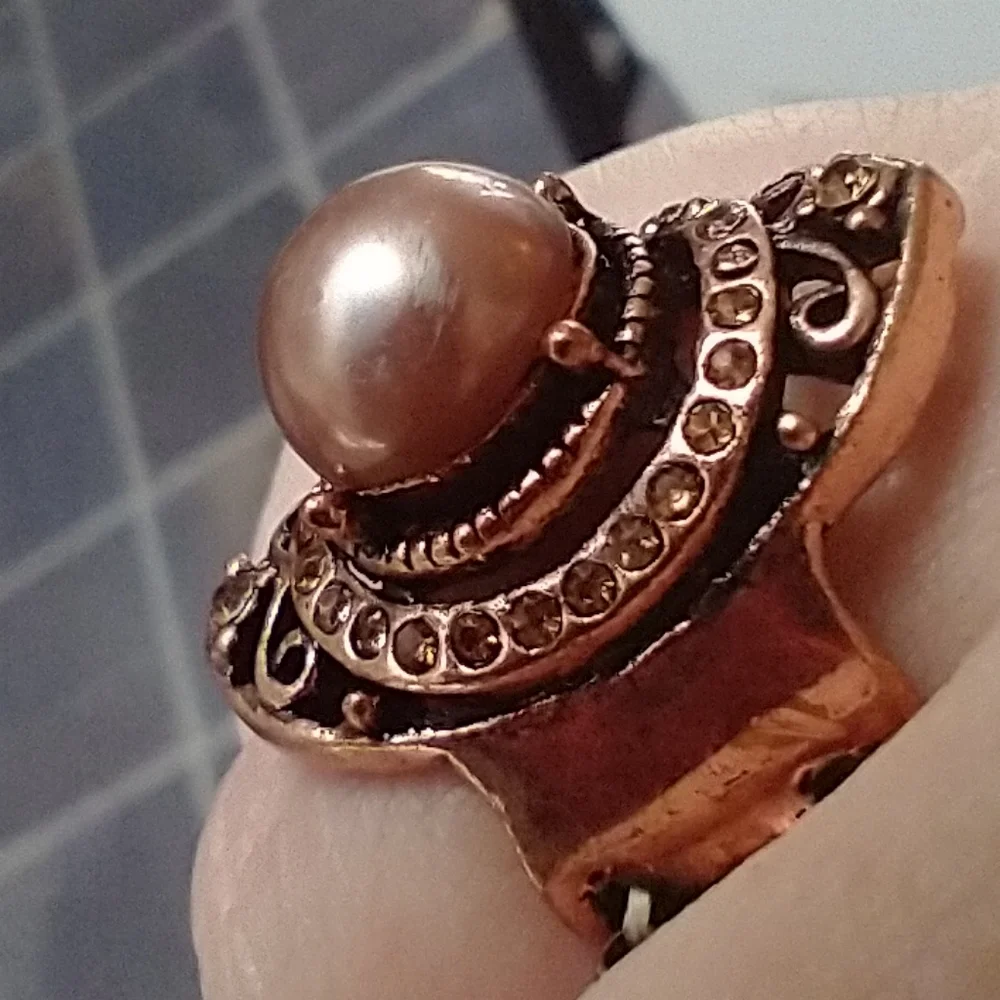 4 Gorgeous Stretch Rings! R9 - Picture 8 of 9